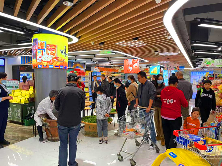 5.2-图4:国贸超市炒茶.jpg 5.2-图4:国贸超市炒茶.jpg