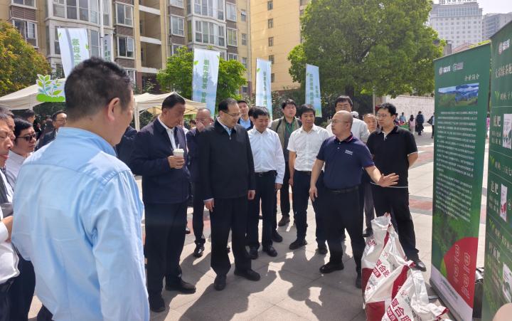 首秀即获关注！CA88茶树专用肥亮相襄阳茶产销会